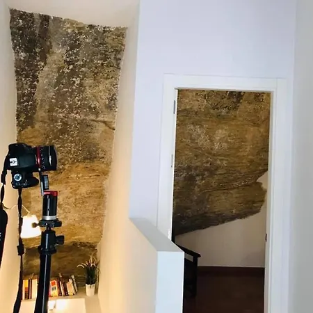 Casa Bajo La Roca